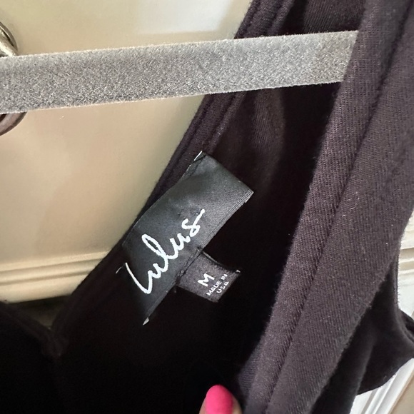 Lulu’s black sleeveless bodysuit size medium - Picture 3 of 3